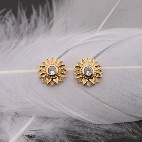 NWOT 18K yellow gold plated sunflower 🌻 earrings - Picture 2 of 4